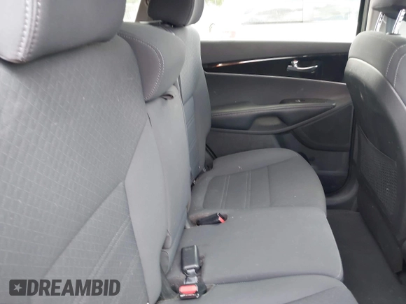 2017 Kia Sorento LX with VIN 5XYPG4A3XHG264438, listed as a IAAI auction lot 42135558 with 112,829 mi miles. Bid and sale history available at carsss.com. Image 8.