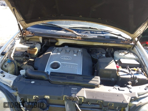 2005 Kia Sedona LX with VIN KNDUP132956703200, listed as a IAAI auction lot 41700159 with 125,578 mi miles. Bid and sale history available at carsss.com. Image 10.