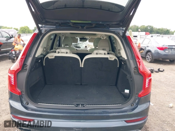 2020 Volvo XC90 Momentum с VIN YV4102CK2L1546386, выставлен на аукционе IAAI как лот 42413944 с пробегом 111 562 миль миль и . История ставок и продаж доступна на DreamBid. Изображение 19.