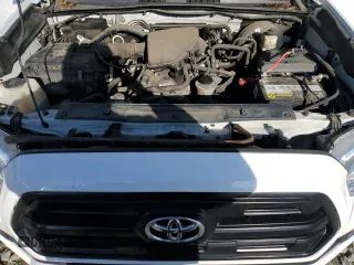 2017 Toyota Tacoma SR z VIN 5TFSX5EN6HX057733, wystawiony jako Copart lot #48013155 z przebiegiem 107 976 mil mil oraz Szkoda całkowita • Salvage title. Historia ofert i sprzedaży dostępna na DreamBid. Obrazek 11.