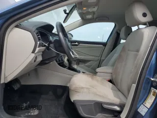 2020 Volkswagen Jetta S z VIN 3VWCB7BU7LM009390, wystawiony jako Copart lot #56215345 z przebiegiem 56 958 mil mil oraz Nie do naprawy • Non repairable. Historia ofert i sprzedaży dostępna na DreamBid. Obrazek 7.