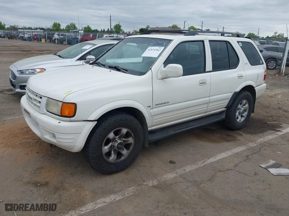1998 Isuzu Rodeo S with VIN 4S2CM58W0W4331738, listed as a IAAI auction lot 42074562 with 237,684 mi miles. Bid and sale history available at carsss.com. Image 2.