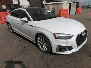 2024 Audi A5 Sportback S line Premium Plus z VIN WAUFACF56RA090559, wystawiony jako IAAI lot #41847867 z przebiegiem 20 824 mil mil oraz . Historia ofert i sprzedaży dostępna na DreamBid. Obrazek 1.