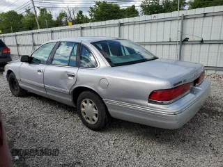 1997 Ford Crown Victoria z VIN 2FALP73W2VX179173, wystawiony jako Copart lot #57828405 z przebiegiem 251 598 mil mil oraz Szkoda całkowita • Salvage title. Historia ofert i sprzedaży dostępna na DreamBid. Obrazek 2.