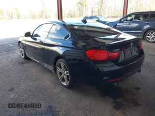 2015 BMW 4 Series 435i xDrive z VIN WBA3R5C54FK371292, wystawiony jako IAAI lot #41802908 z przebiegiem 105 737 mil mil oraz . Historia ofert i sprzedaży dostępna na DreamBid. Obrazek 3.