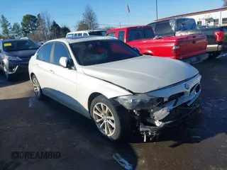 2016 BMW 3 Series 320i xDrive z VIN WBA8E5G52GNU19304, wystawiony jako IAAI lot #41273541 z przebiegiem Nie podano mil oraz . Historia ofert i sprzedaży dostępna na DreamBid. Obrazek 1.