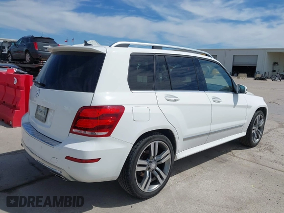 2015 Mercedes-Benz GLK 350 z VIN WDCGG5HB3FG419872, wystawiony jako IAAI lot #42301900 z przebiegiem 193 840 mil mil oraz . Historia ofert i sprzedaży dostępna na DreamBid. Obrazek 4.