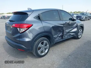 2022 Honda HR-V LX z VIN 3CZRU5H30NM718329, wystawiony jako IAAI lot #42396971 z przebiegiem 28 411 mil mil oraz . Historia ofert i sprzedaży dostępna na DreamBid. Obrazek 4.
