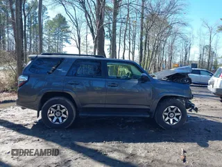 2019 Toyota 4Runner SR5 с VIN JTEBU5JR7K5661632, выставлен на аукционе IAAI как лот 41634341 с пробегом 65 485 миль миль и . История ставок и продаж доступна на DreamBid. Изображение 14.