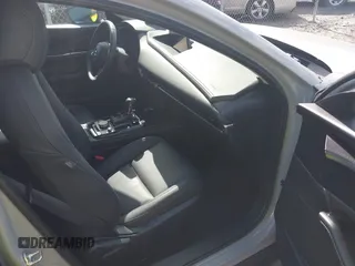 2025 Mazda CX-30 S Select Sport z VIN 3MVDMBBM8SM758071, wystawiony jako IAAI lot #42007849 z przebiegiem 8 678 mil mil oraz . Historia ofert i sprzedaży dostępna na DreamBid. Obrazek 5.