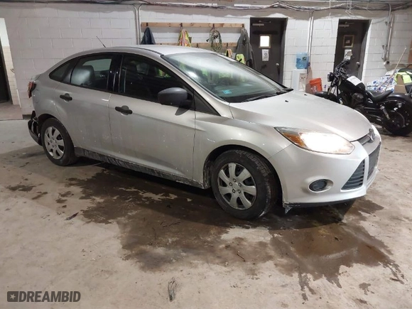 2013 Ford Focus S with VIN 1FADP3E28DL118879, listed as a IAAI auction lot 41415759 with NaN miles. Bid and sale history available at carsss.com. Image 1.