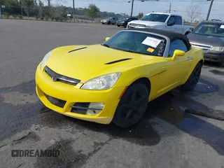 2008 Saturn Sky z VIN 1G8MB35B28Y121613, wystawiony jako IAAI lot #41507956 z przebiegiem 195 378 mil mil oraz . Historia ofert i sprzedaży dostępna na DreamBid. Obrazek 2.