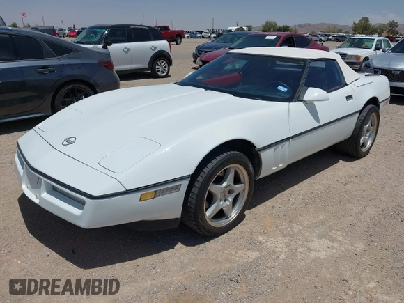 1990 Chevrolet Corvette z VIN 1G1YY3384L5108491, wystawiony jako IAAI lot #42566008 z przebiegiem 133 568 mil mil oraz . Historia ofert i sprzedaży dostępna na DreamBid. Obrazek 2.