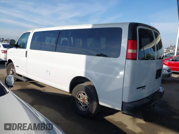 2006 Chevrolet Express Passenger with VIN 1GAHG39U861269171, listed as a IAAI auction lot 42057339 with 83,576 mi miles and . Bid and sale history available at DreamBid. Image 3.