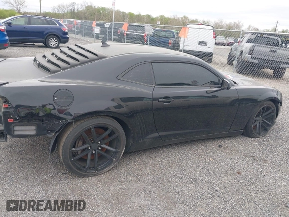 2010 Chevrolet Camaro 2SS z VIN 2G1FK1EJ9A9137692, wystawiony jako IAAI lot #42085420 z przebiegiem 169 665 mil mil oraz . Historia ofert i sprzedaży dostępna na DreamBid. Obrazek 13.