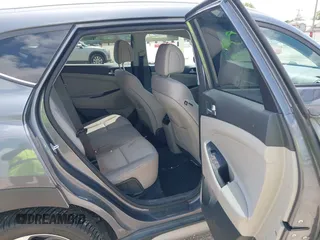 2018 Hyundai Tucson Sport z VIN KM8J3CAL9JU752050, wystawiony jako IAAI lot #42558721 z przebiegiem 173 974 mil mil oraz . Historia ofert i sprzedaży dostępna na DreamBid. Obrazek 8.