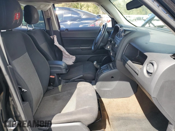 2017 Jeep Patriot Latitude with VIN 1C4NJPFB2HD183118, listed as a Copart auction lot 45502185 with 111,172 mi miles and Salvage Title. Bid and sale history available at DreamBid. Image 7.