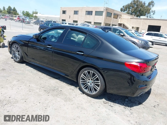 2018 BMW 5 Series 530i z VIN WBAJA5C51JWA56680, wystawiony jako IAAI lot #42273066 z przebiegiem 39 789 mil mil oraz . Historia ofert i sprzedaży dostępna na DreamBid. Obrazek 3.