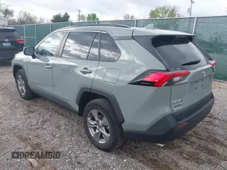 2022 Toyota RAV4 XLE with VIN 2T3P1RFV0NW270223, listed as a IAAI auction lot 41884581 with 20,832 mi miles. Bid and sale history available at carsss.com. Image 3.
