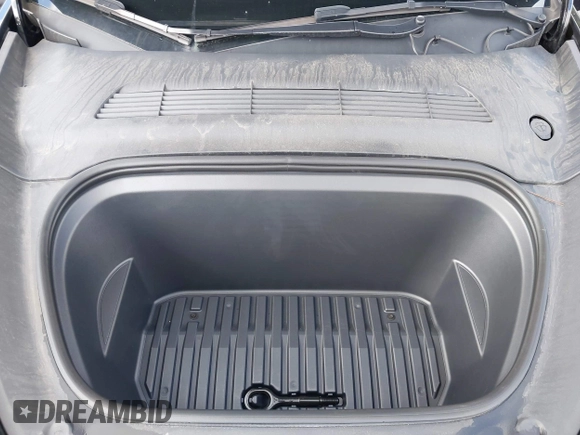 2022 Tesla Model Y Performance z VIN 7SAYGDEF9NF532880, wystawiony jako IAAI lot #41583671 z przebiegiem 38 057 mil mil oraz . Historia ofert i sprzedaży dostępna na DreamBid. Obrazek 10.