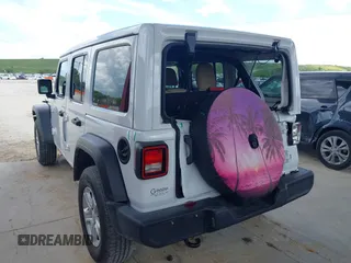 2021 Jeep Wrangler Unlimited Sport z VIN 1C4HJXDG7MW805657, wystawiony jako IAAI lot #42481446 z przebiegiem 24 299 mil mil oraz . Historia ofert i sprzedaży dostępna na DreamBid. Obrazek 3.