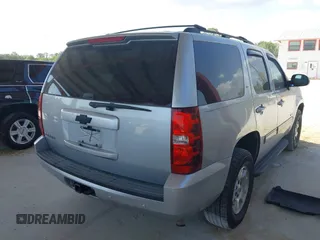2013 Chevrolet Tahoe LT z VIN 1GNSCBE04DR238222, wystawiony jako IAAI lot #42228643 z przebiegiem 214 525 mil mil oraz . Historia ofert i sprzedaży dostępna na DreamBid. Obrazek 4.