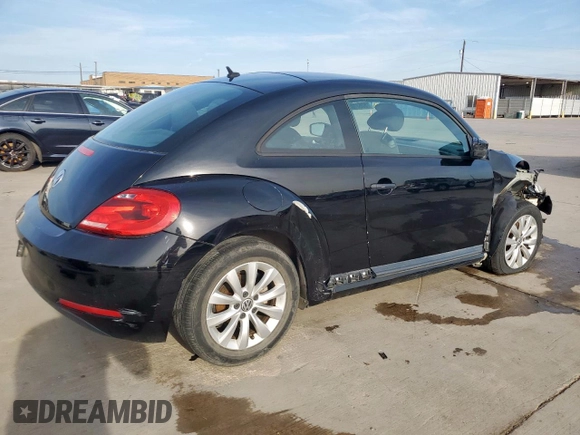 2014 Volkswagen Beetle Entry z VIN 3VWF17AT4EM641582, wystawiony jako Copart lot #50631035 z przebiegiem 121 461 mil mil oraz Szkoda całkowita • Salvage title. Historia ofert i sprzedaży dostępna na DreamBid. Obrazek 3.