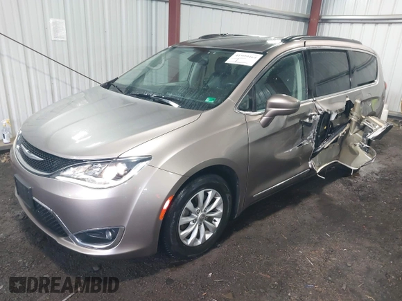 2017 Chrysler Pacifica Touring L with VIN 2C4RC1BG5HR565540, listed as a IAAI auction lot 41999464 with 110,056 mi miles and . Bid and sale history available at DreamBid. Image 17.