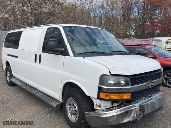 2019 Chevrolet Express Passenger LT with VIN 1GAZGPFGXK1236869, listed as a Copart auction lot 81742124 with 88,445 mi miles and Salvage Title. Bid and sale history available at carsss.com. Image 1.