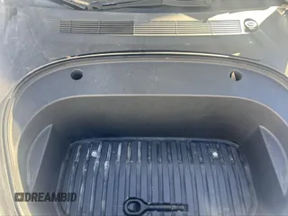 2023 Tesla Model 3 z VIN 5YJ3E1EA4PF555051, wystawiony jako IAAI lot #41500331 z przebiegiem 11 810 mil mil oraz . Historia ofert i sprzedaży dostępna na DreamBid. Obrazek 10.
