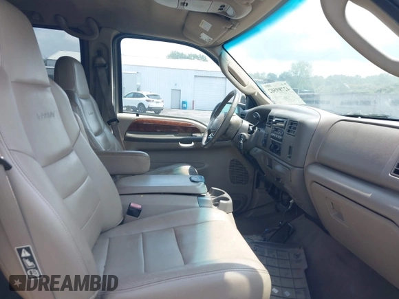 2003 Ford F-250 XL z VIN 1FTNW21LX3EC64584, wystawiony jako IAAI lot #42789502 z przebiegiem 251 574 mil mil oraz . Historia ofert i sprzedaży dostępna na DreamBid. Obrazek 5.