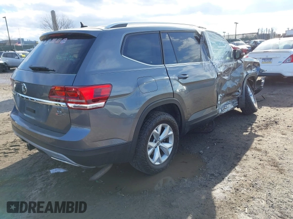 2018 Volkswagen Atlas SE with VIN 1V2LR2CA8JC557594, listed as a IAAI auction lot 41407513 with Not provided miles and . Bid and sale history available at DreamBid. Image 4.