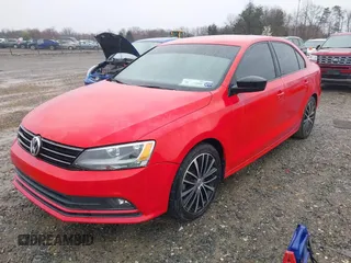 2015 Volkswagen Jetta SE z VIN 3VWD17AJ0FM229005, wystawiony jako IAAI lot #41838767 z przebiegiem 223 390 mil mil oraz . Historia ofert i sprzedaży dostępna na DreamBid. Obrazek 2.