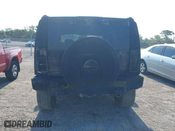 2003 Hummer H2 z VIN 5GRGN23UX3H140510, wystawiony jako IAAI lot #42325527 z przebiegiem 140 010 mil mil oraz . Historia ofert i sprzedaży dostępna na DreamBid. Obrazek 17.