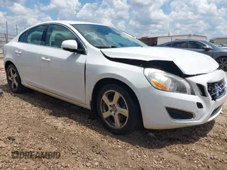 2012 Volvo S60 T5 z VIN YV1622FS4C2115146, wystawiony jako IAAI lot #42216639 z przebiegiem 95 860 mil mil oraz . Historia ofert i sprzedaży dostępna na DreamBid. Obrazek 1.