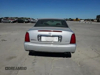 2003 Cadillac DeVille DHS z VIN 1G6KE54Y13U124690, wystawiony jako Copart lot #73757984 z przebiegiem 101 286 mil mil oraz Szkoda całkowita • Salvage title. Historia ofert i sprzedaży dostępna na DreamBid. Obrazek 6.