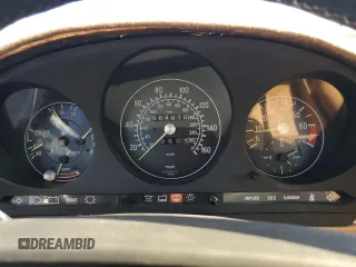 1986 Mercedes-Benz 560 SL z VIN WDBBA48D8GA045467, wystawiony jako Copart lot #57576155 z przebiegiem 64 819 mil mil oraz Tytuł czysty. Historia ofert i sprzedaży dostępna na DreamBid. Obrazek 9.