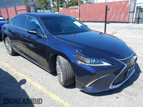 2021 Lexus ES with VIN 58ADA1C16MU008101, listed as a IAAI auction lot 41821059 with 31,823 mi miles. Bid and sale history available at carsss.com. Image 1.