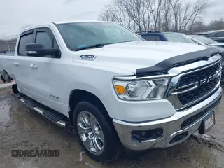 2022 Ram 1500 Big Horn z VIN 1C6RRFMG2NN440858, wystawiony jako IAAI lot #42013066 z przebiegiem 17 273 mil mil oraz . Historia ofert i sprzedaży dostępna na DreamBid. Obrazek 1.