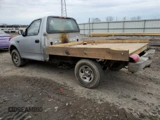 2004 Ford F-150 XL z VIN 2FTRF18274CA75519, wystawiony jako Copart lot #47450395 z przebiegiem 129 099 mil mil oraz Szkoda całkowita • Salvage title. Historia ofert i sprzedaży dostępna na DreamBid. Obrazek 2.