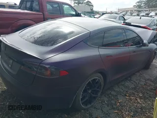 2018 Tesla Model S 75D z VIN 5YJSA1E24JF293863, wystawiony jako IAAI lot #41770779 z przebiegiem Nie podano mil oraz . Historia ofert i sprzedaży dostępna na DreamBid. Obrazek 4.