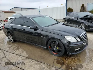 2010 Mercedes-Benz E 63 AMG z VIN WDDHF7HB8AA113602, wystawiony jako Copart lot #43761285 z przebiegiem 115 128 mil mil oraz Nie do naprawy • Non repairable. Historia ofert i sprzedaży dostępna na DreamBid. Obrazek 4.
