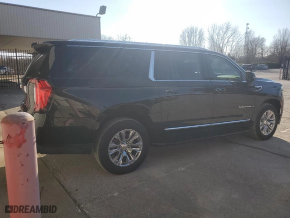 2021 GMC Yukon XL Denali with VIN 1GKS2JKL1MR444476, listed as a Copart auction lot 47827265 with 98,058 mi miles and Salvage Title. Bid and sale history available at carsss.com. Image 3.