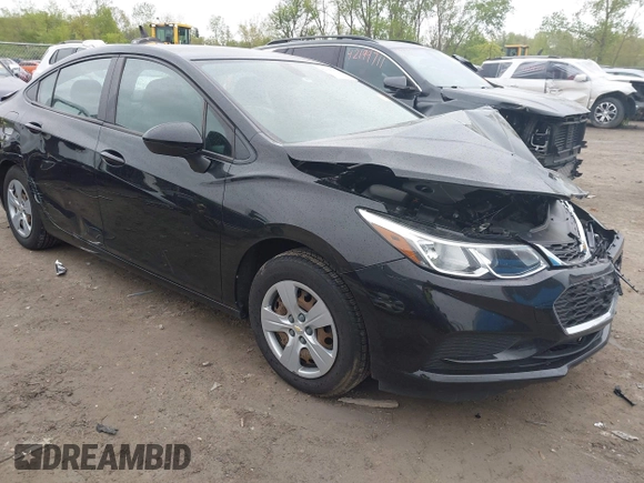 2017 Chevrolet Cruze LS z VIN 1G1BC5SM2H7223276, wystawiony jako IAAI lot #42188962 z przebiegiem 102 796 mil mil oraz . Historia ofert i sprzedaży dostępna na DreamBid. Obrazek 1.