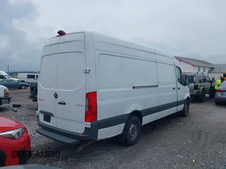 2020 Mercedes-Benz Sprinter Cargo Cargo with VIN W1Y40CHYXLT034958, listed as a IAAI auction lot 39915952 with 182,384 mi miles and . Bid and sale history available at carsss.com. Image 4.