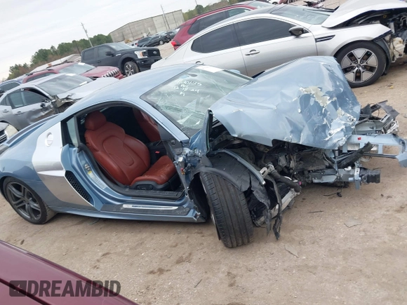 2011 Audi R8 5.2L z VIN WUAANAFG1BN000341, wystawiony jako IAAI lot #41330621 z przebiegiem 52 555 mil mil oraz . Historia ofert i sprzedaży dostępna na DreamBid. Obrazek 12.