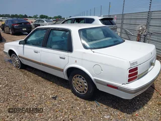 1996 Oldsmobile Cutlass Ciera 1SA VX5 z VIN 1G3AJ55MXT6302925, wystawiony jako IAAI lot #42310514 z przebiegiem 130 963 mil mil oraz . Historia ofert i sprzedaży dostępna na DreamBid. Obrazek 3.