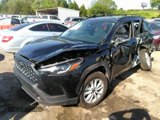 2023 Toyota Corolla Cross LE z VIN 7MUCAAAG4PV043720, wystawiony jako IAAI lot #36955746 z przebiegiem Nie podano mil oraz . Historia ofert i sprzedaży dostępna na DreamBid. Obrazek 2.