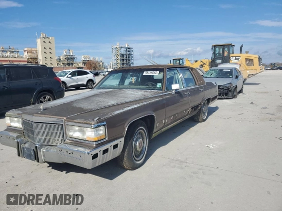 1990 Cadillac Brougham z VIN 1G6DW5476LR727151, wystawiony jako Copart lot #88145665 z przebiegiem Nie podano mil oraz Tytuł czysty. Historia ofert i sprzedaży dostępna na DreamBid. Obrazek 1.