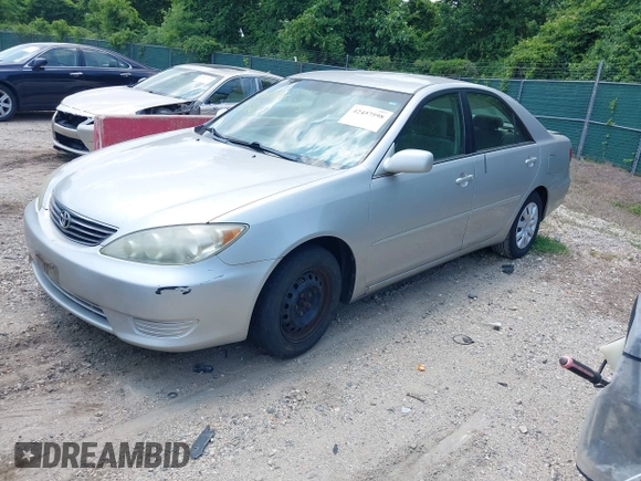 2005 Toyota Camry LE z VIN 4T1BE30K95U042336, wystawiony jako IAAI lot #42457598 z przebiegiem 270 991 mil mil oraz . Historia ofert i sprzedaży dostępna na DreamBid. Obrazek 2.
